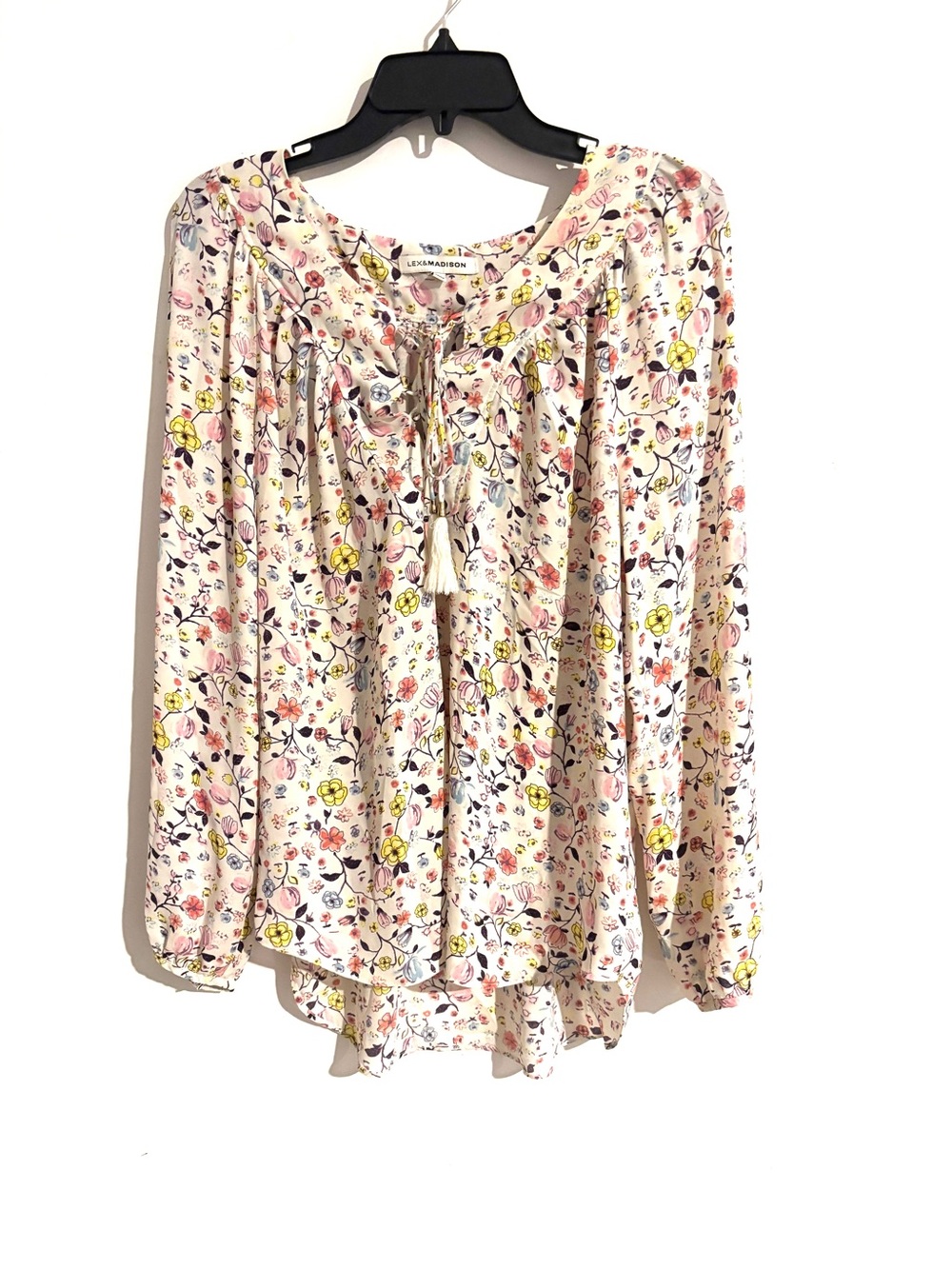 Lex & Madison 🌺Floral Tie-Neck Blouse in Cream Cottagecore